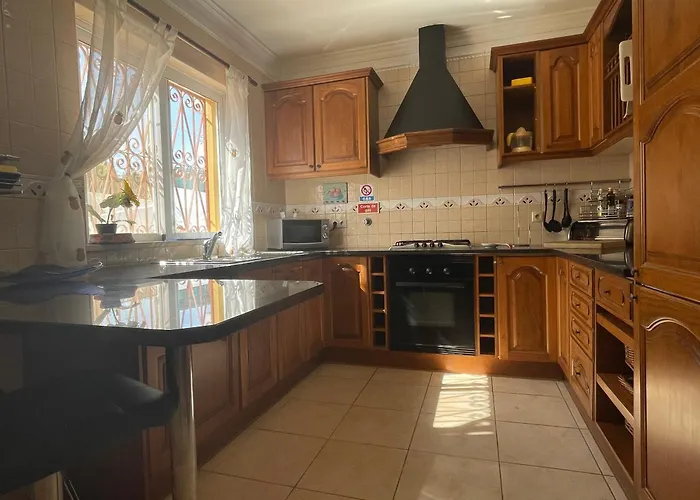 Ana * 阿尔布费拉