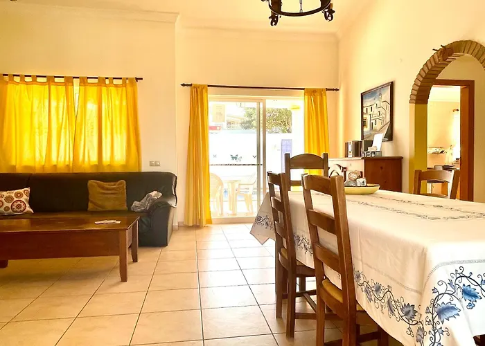 Ana * 阿尔布费拉